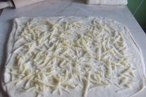 Aperitiv pogacele cu branza de burduf si cascaval