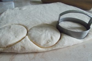 Aperitiv pogacele cu branza de burduf si cascaval