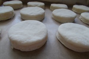 Aperitiv pogacele cu branza de burduf si cascaval