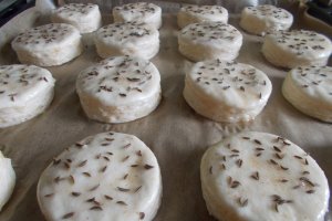 Aperitiv pogacele cu branza de burduf si cascaval