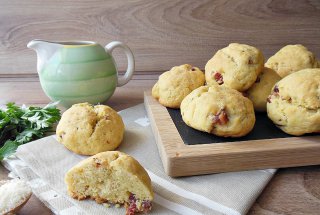 Aperitiv scones cu bacon si cascaval