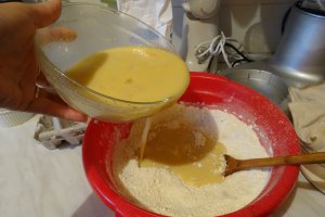 Desert brioche cu crema de vanilie nuca si ciocolata