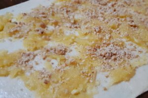 Desert cozonac trandafir cu mere si nuca