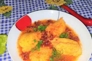 Supa de rosii cu bacon si galuste de gris
