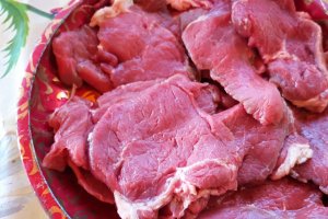 Vitel cu mustar si ceapa rosie la gratar - reteta nr. 1250