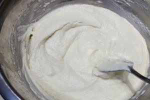Desert prajitura cu urda, mere si crusta crocanta