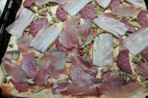 Pizza de casa cu de toate