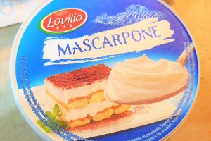 Desert clatite aromate la sticla cu mascarpone si inghetata