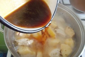 Piept de pui cu garnitura de gutui, in sos caramel