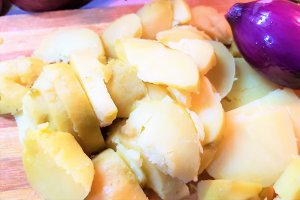 Salata nemteasca cu cartofi