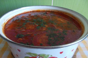 Ciorba de sfecla rosie, cu galuste de gris