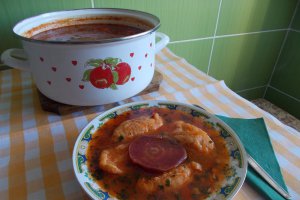 Ciorba de sfecla rosie, cu galuste de gris