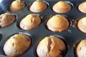 Desert muffins cu ciocolata si vanilie
