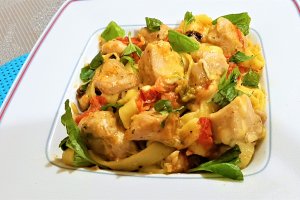 Tagliatelle cu pui si busuioc