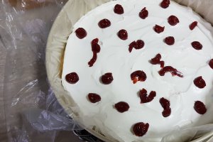 Desert tort Medovik cu visine si nuca