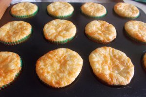 Aperitiv briose cu cascaval
