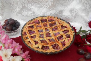 Desert tarta cu prune si lapte condensat