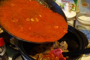 Carne de vita cu sos picant la slow cooker Crock-Pot