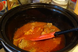 Carne de vita cu sos picant la slow cooker Crock-Pot