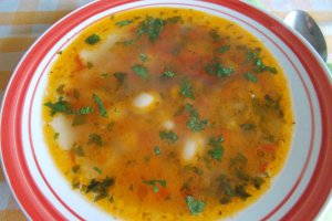 Ciorba de fasole cu leustean