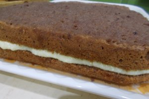 Desert prajitura cu crema de vanilie si blat cu cacao