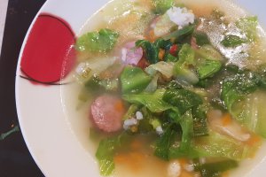 Ciorba de salata verde cu carnati  si parmezan