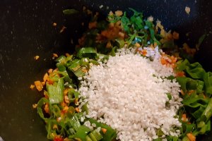 Ciorba de salata verde cu carnati  si parmezan