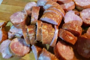 Ciorba de salata verde cu carnati  si parmezan