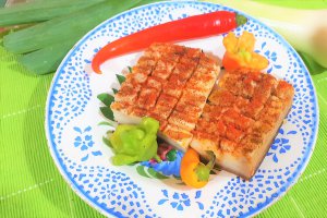 Slanina afumata de mangalita, fiarta cu usturoi si boia
