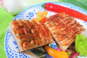 Slanina afumata de mangalita, fiarta cu usturoi si boia