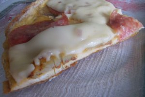 Aperitiv omleta cu cartofi, salam si cascaval