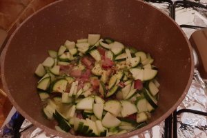 Dovlecei zucchini cu ciolan afumat si pancetta