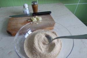 Dovlecei sotati, cu pesmet si usturoi