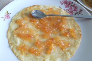 Desert clatite de post, cu dulceata de gutui