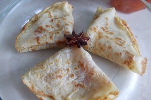 Desert clatite de post, cu dulceata de gutui