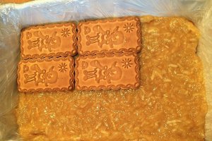 Desert prajitura cu mere si biscuiti