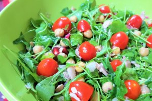 Salata de rucola cu ton si naut