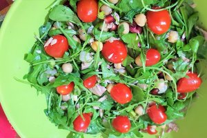 Salata de rucola cu ton si naut