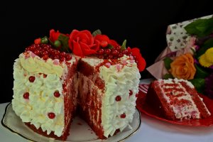 Tort Red Velvet, cu crema de branza si lamaie