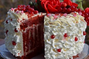 Tort Red Velvet, cu crema de branza si lamaie