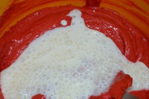 Tort Red Velvet, cu crema de branza si lamaie