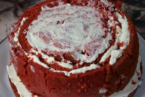Tort Red Velvet, cu crema de branza si lamaie