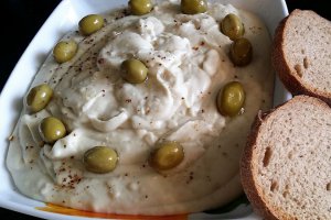 Humus cu faina de naut