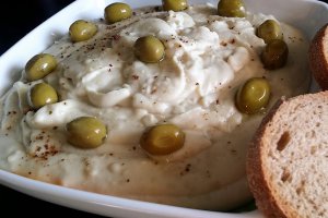 Humus cu faina de naut