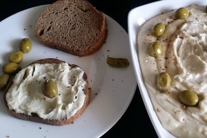 Humus cu faina de naut