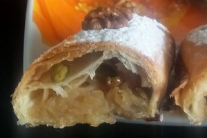 Desert strudel cu mere, nuci si fistic