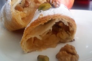 Desert strudel cu mere, nuci si fistic