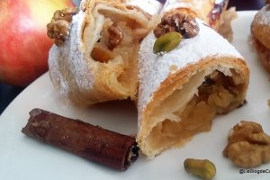 Desert strudel cu mere, nuci si fistic