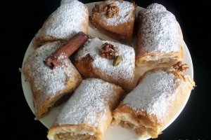 Desert strudel cu mere, nuci si fistic