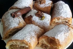 Desert strudel cu mere, nuci si fistic
